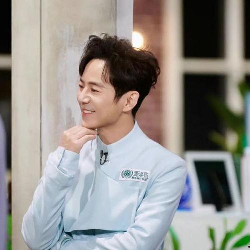 何炅和易烊千玺最新爆料,揭秘娱乐圈幕后故事与青春回忆